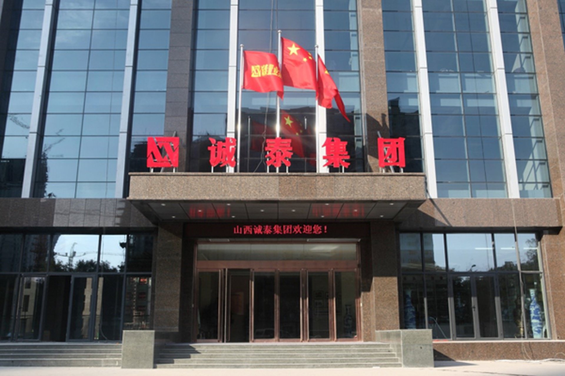 忖霞律师